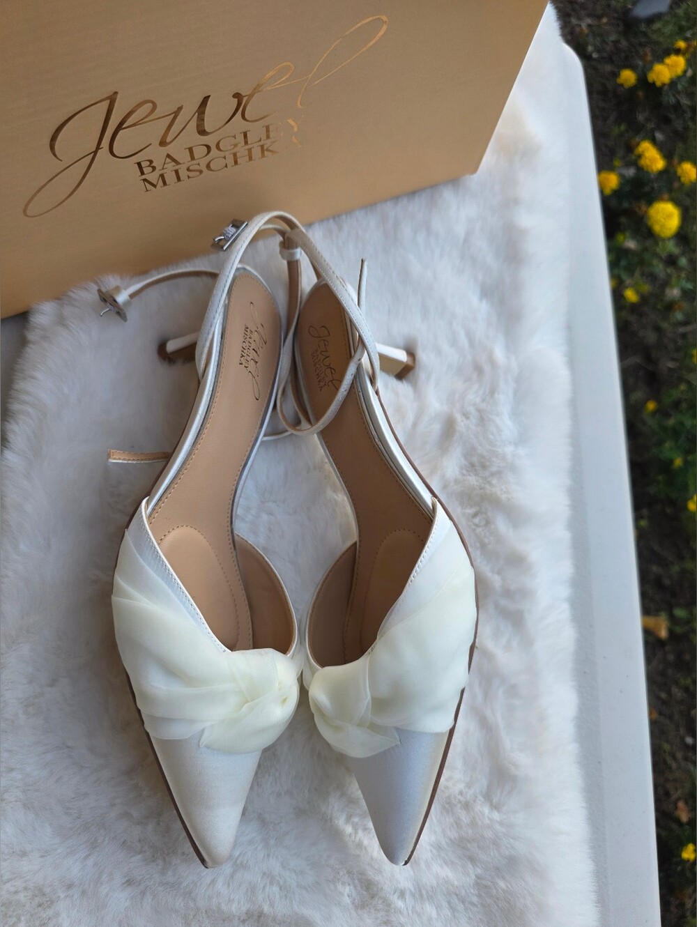 Jewel Badgley Mischka Women's Favor Evening Knot Pumps - Ivory Satin, 7.5 & 9 - Picture 6 of 7